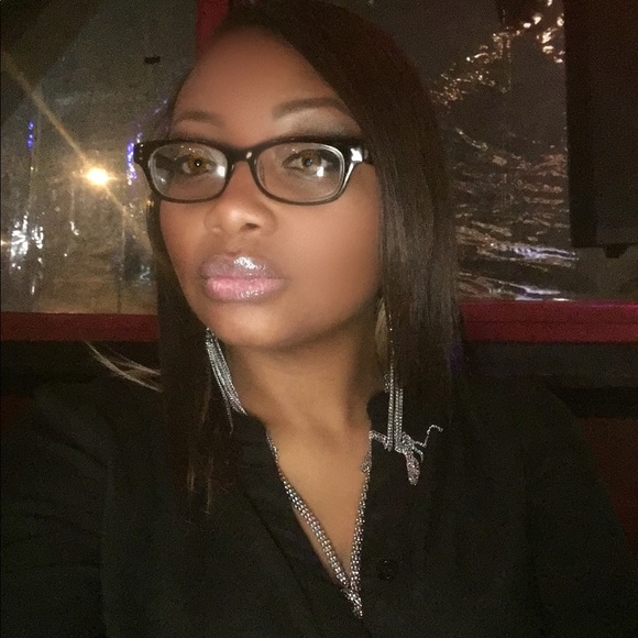 Meet your Posher, Remia - Picture 2 of 8